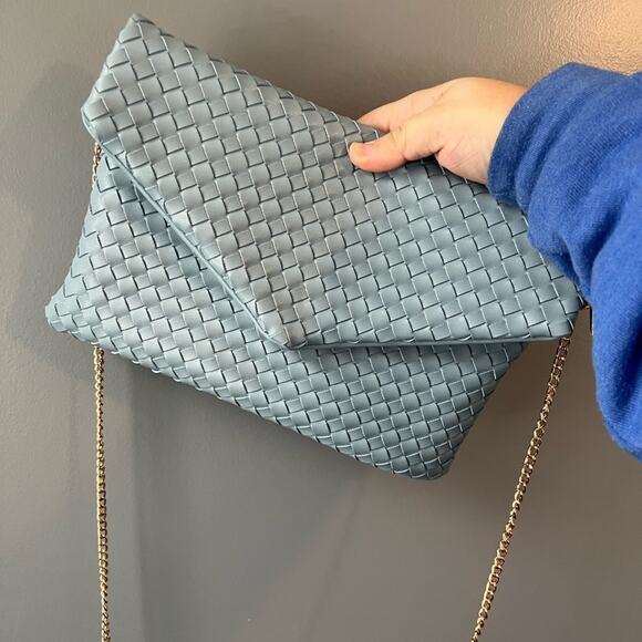 EMA Forever light blue wicker patterned clutch / crossbody magnet zipper closure - Picture 2 of 7